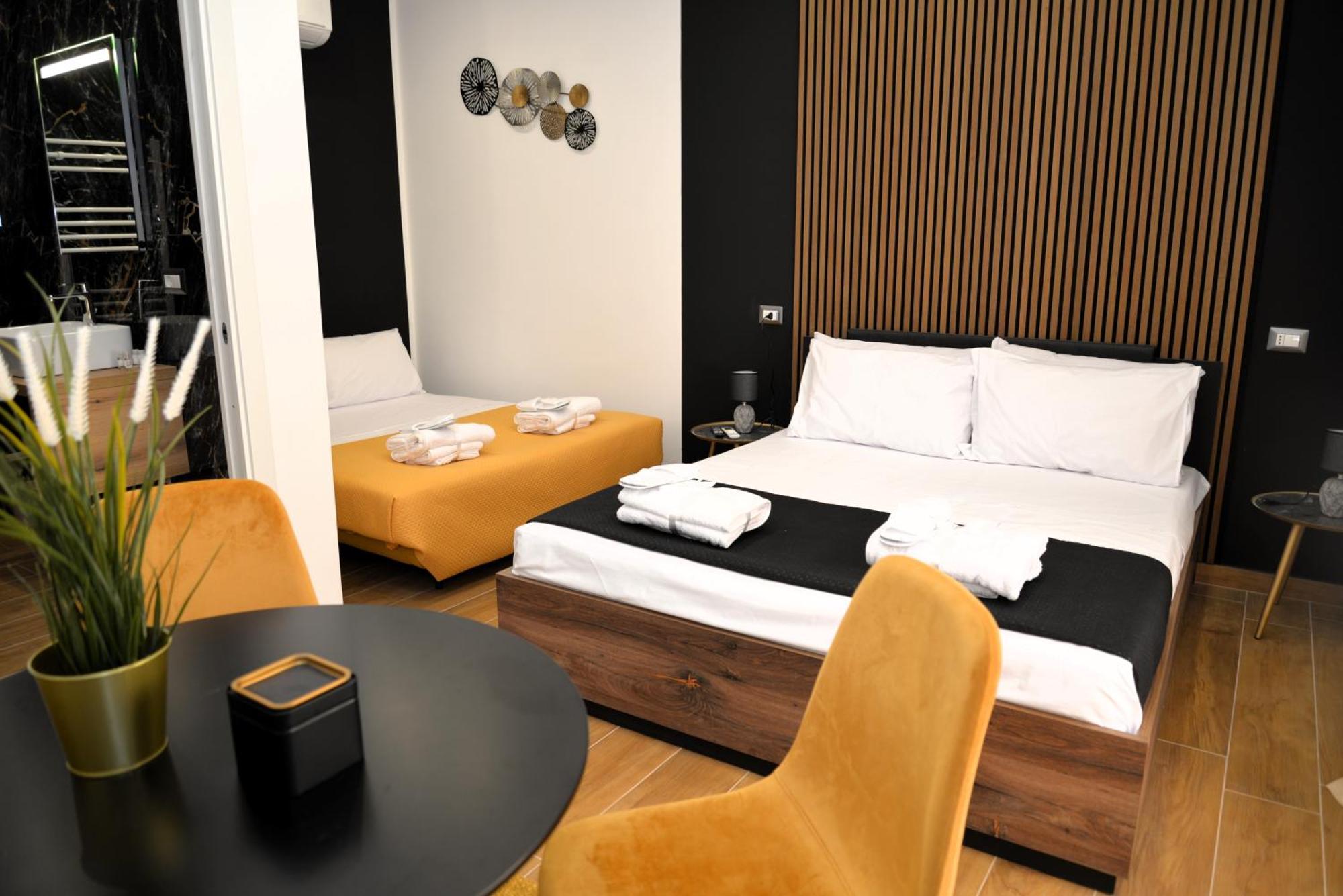 Blackwoody Contemporary Rooms - Napoli Centro Storico Exterior photo